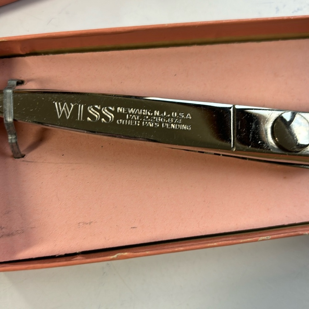 Vintage Wiss model CB 7 pinking shears scissor.